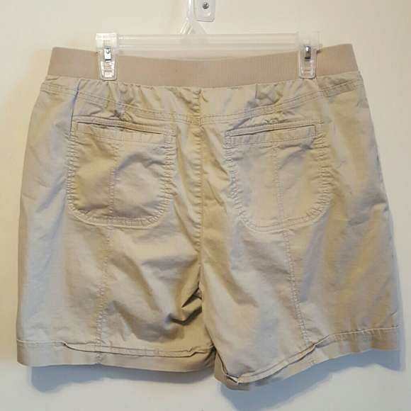 Khaki shorts - Picture 2 of 4